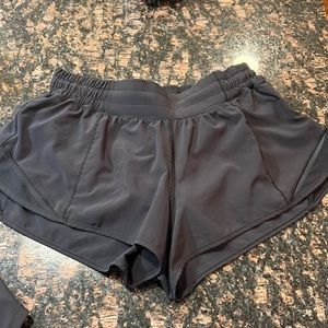 Lululemon size 6 hottie hot black shorts